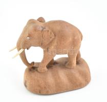 Faragott fa elefánt, m: 11 cm