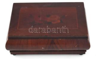 Rózsás fadoboz, kopásokkal, 18x24cm