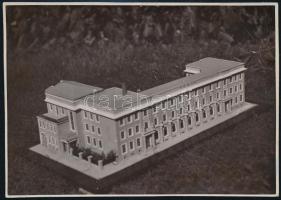 Miskolci főposta épületének makettje, Szörényi-Reischl Gusztáv terve, fotó, 12×17,5 cm