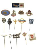 15xklf magyar és külföldi, közlekedéssel kapcsolatos fém jelvénytétel, közte Mercedes, Ikarus, BKV, Magyar Autóklub, MALÉV, Škoda, MÁV, Swissair T:1-2