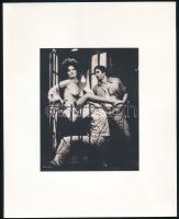 Erkélyjelenet, finoman erotikus fotó, felületén törésnyomok, 14,5×11,5 cm