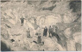 1930 Marosújvár, Uioara, Ocna Mures; sóbánya kirándulókkal júliusban / salt mine with tourists. photo
