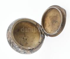 Ezüst(Ag) szecessziós gyógyszeres dobozka, jelzett, sérült, d: 3,5 cm, bruttó: 18,3 g
