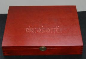 Éremtartó kazetta, 2db tálcával, összesen 36 férőhellyel, 32mm átmérőjű érmékhez, jó állapotban