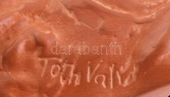 Tóth Valéria (1943- ): Anya gyermekével, terrakotta, jelzett, hibátlan, m: 24 cm