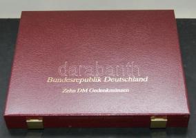 Éremtartó kazetta, 24 férőhellyel, 32mm átmérőjű érmékhez, jó állapotban