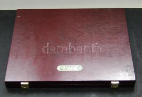 Éremtartó kazetta, 12 férőhellyel, 54x54mm, jó állapotban