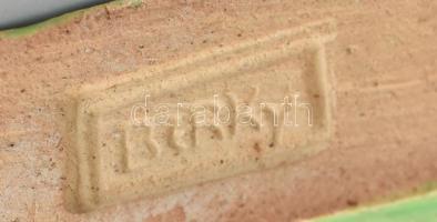 Berky jelzéssel: Libás lány, kerámia, kopásnyomokkal, m: 8,5 cm