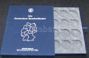 Éremtartó tálca, 16 férőhellyel, 44mm átmérőjű érmékhez, jó állapotban