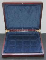 Éremtartó kazetta, 12 férőhellyel, 50x50mm, jó állapotban