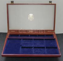 Nagyalakú éremtartó kazetta, összesen 20 férőhellyel, 1db tálcával, 6x 83x83mm, 1x 120x190mm, 4x 78x...