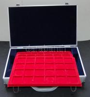 Nagyalakú éremtartó koffer, 5db tálcával, 2x24 + 2x40 + 1x77 férőhellyel, jó állapotban