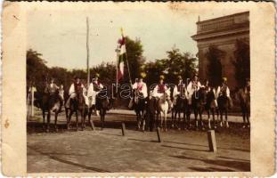 1939 Gyomaendrőd, Endrőd; Szüreti bálozók lóháton a városháza előtt, magyar zászló. photo (fl)