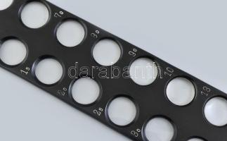 16 db klf lencsét tartalmazó optikai segédeszköz. Fa kerettel. 40 cm