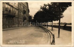 1925 Pozsony, Pressburg, Bratislava; Priboj / Donauquai / Duna rakpart / quay, street view (EK)