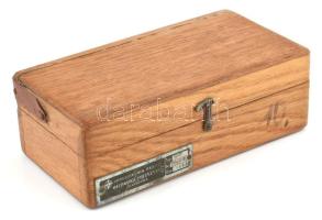 Varsói súlykészlet, fadobozban. Sérült. / Odważniki miligramowe laboratoryjne uszkodzone. Warszawa M...