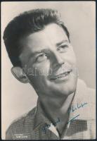 Gérard Philipe (1922-1959) francia színész aláírása az őt ábrázoló fotón