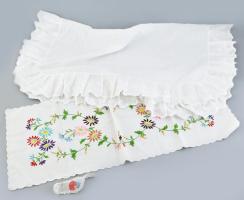 2 db hímzett rózsás terítő: 33x80 cm, 80x90 cm