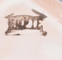 Habán múzeumi másolat, butéla fém kupakkal. Kézzel festett, jelzett, alján kis lepattanás, m: 26 cm