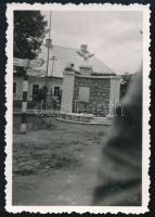 1940 Kőrösmező, Kárpátalja, 1000 éves emlékmű, hátoldalon feliratozott fotó, 8,5×6 cm