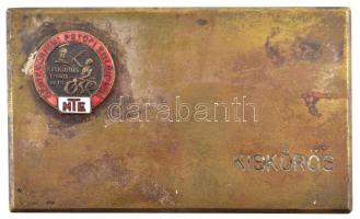 1948. Kiskőrös bronz kerékpáros plakett lekopott ezüstözéssel, zománcozott MTE - Centenáriumi Petőfi Emléktúra - Kiskőrös 1948. III. 15. rátéttel (82x50mm) T:2