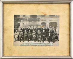 1938 Erdélyi Helikon írói tizedik marosvécsi találkozójukon, csoportkép többek közt Kós Károly alakjával, nyomat, papír, kissé foltos, üvegezett fakeretben, 11,5x16,5 cm