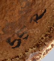 Jelzés nélkül (Fürtös???): Kaspó, pirogránit, kis kopásokkal, mázlepattanással. m: 14,5 cm