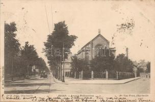 Sedan with synagogue