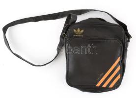 Adidas Samba retró táska, oldaltáska, korának megfelelő állapotban, 26x23 cm