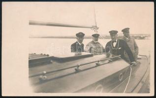 cca 1920 Balaton. Vitorlás hajó kapitány és utasok Fotólap
