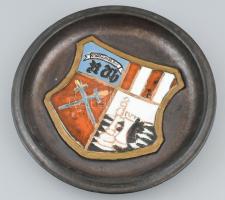 Címeres kerámia tál, kopásokkal, jelzett, d: 32 cm