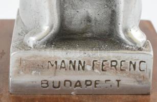 Mann Ferenc: Kleopátra. Fém szobor, fa talapzaton. Jelzett (Mann Ferenc, Budapest), m: 14 cm