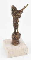 Jelzés nélkül: Pierrot, bronz figura mészkő talapzaton, m: 18 cm