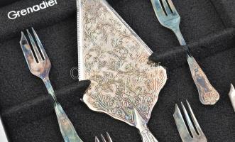 Fém süteményes evőeszközkészlet, jó állapotban, eredeti dobozban, 6+1 db