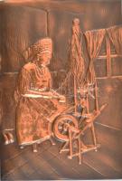 Jelzés nélkül: Fonó asszony. Domborműves réz falikép, 26x17 cm