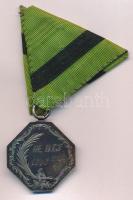 1898. "A Sportvilág Verseny Díja" kétoldalas, peremén jelzett Ag kerékpáros díjérem, mells...