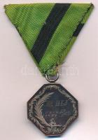 1898. "A Sportvilág Verseny Díja" kétoldalas, peremén jelzett Ag kerékpáros díjérem, mells...