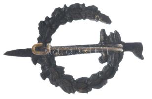 Osztrák-Magyar Monarchia 1916. "44. Rossebb Ezred 1914-16" ezüstözött fém sapkajelvény (28...