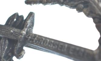 Osztrák-Magyar Monarchia 1916. "44. Rossebb Ezred 1914-16" ezüstözött fém sapkajelvény (28...