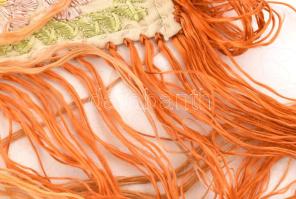 Selyemhímzéses terítő 70x70 cm