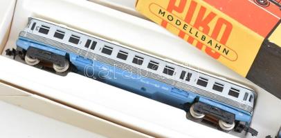 Piko retró modellvasút gyűjtemény: 9 mozdony, 2 nagy és 50 normál vagon, össz. 61 db. Egy mozdony do...