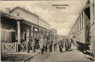 Liptószentmiklós, Liptovsky Mikulás; Pályaudvar, vasútállomás, vonat / Bahnhof / railway station, train (EK)