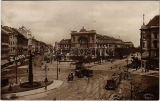 Budapest VII. Keleti pályaudvar, vasútállomás, villamosok, locsolókocsi, lovaskocsi, Baross szobor. Csiky Foto