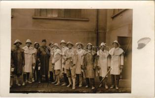 1930 Pécs, Gróf Széchenyi István akna, szénbánya telep, Fehér Sándor főmérnök. photo