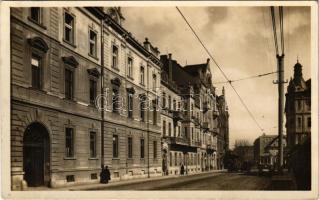 1930 Budapest III. Újlak, Honvéd és közrendészeti gyógyfürdő kórház, 65-ös villamos, Guttmann vendéglője. Zsigmond utca 62.