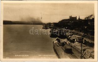 1928 Pozsony, Pressburg, Bratislava; Vár, rakpart, uszályok, teherkikötő / castle, quay, barges