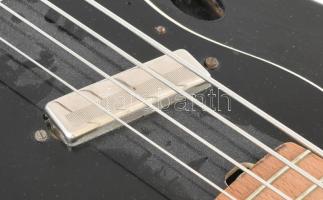 Jolana Vikomt Bass elektromos basszusgitár. Új húrokkal, működő, jó állapotban. Kopásokkal. 108 cm