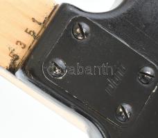 Jolana Vikomt Bass elektromos basszusgitár. Új húrokkal, működő, jó állapotban. Kopásokkal. 108 cm