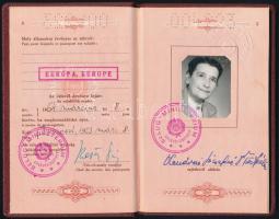 1963 A Magyar Népköztársaság által kiállított fényképes útlevél, osztrák, francia, svájci vízumokkal