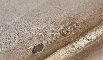 Ezüst (Ag) cigarettatartó, jelzett, m: 7,5cm, bruttó: 84,4g